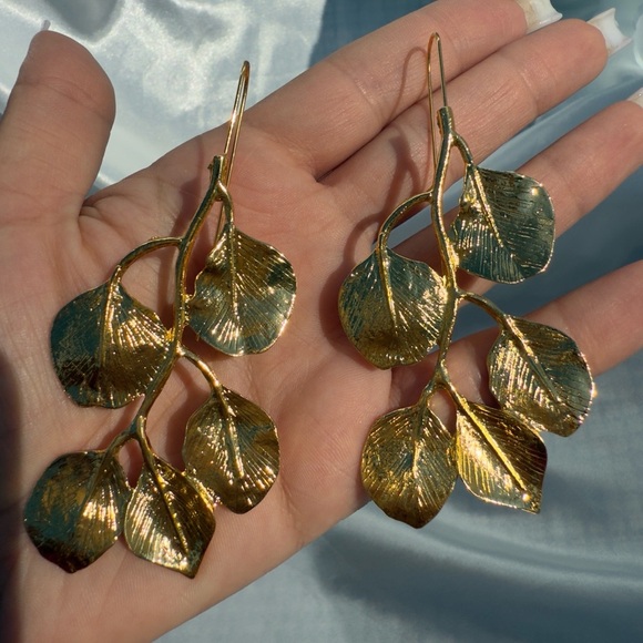 Zara unique Gold Leaf Drop Earrings - Picture 3 of 6